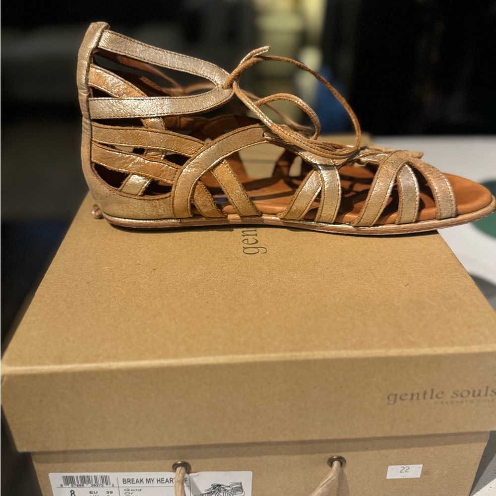 Lace up gladiator sandals, with memory foam sole